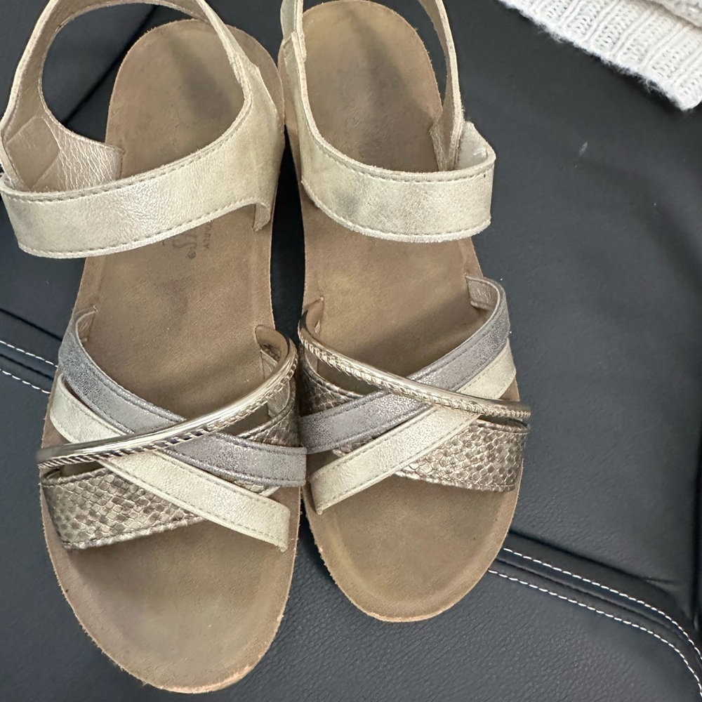 Harborsides Beige and Gold Women's Sandals with Velcro straps. 7 1/2W